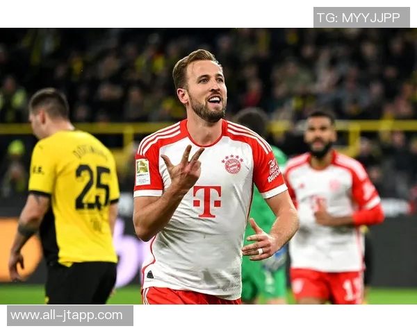 拜仁25-26赛季全家福揭晓夏窗四新援与德超杯奖杯沙拉盘同框亮相