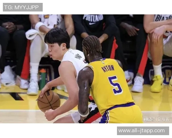 湖人半场落后开拓者10分詹姆斯贡献10分4篮板杨瀚森仍未登场