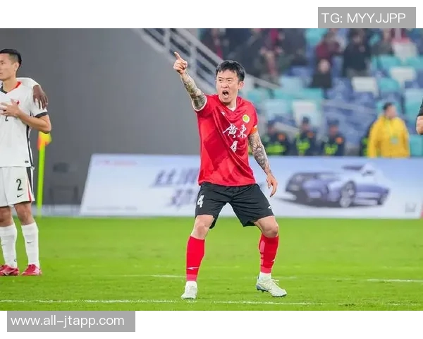 姜至鹏强行阻止主裁判出牌引发争议广东省港杯点球判罚引发热议